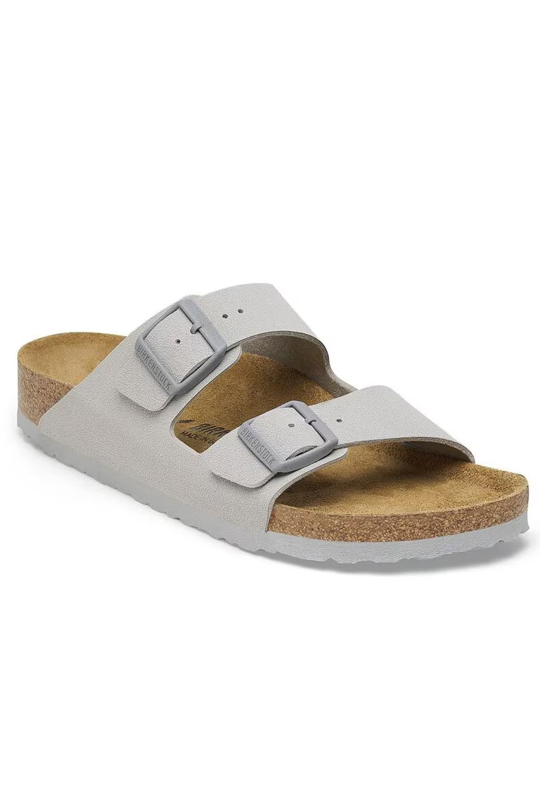 Το Arizona είναι το all time classic και best seller σανδάλι της BIRKENSTOCK. Ένας θρύλος της άνεσης και πλέον ένα βασικό στοιχείο μόδας. Φορέστε το καθημερινά με όλα τα στύλ ντυσίματος και για όλες τις περιστάσεις. Δωρεάν αποστολή σε όλη την Ελλάδα σε 1-3 μέρες. Narrow fit