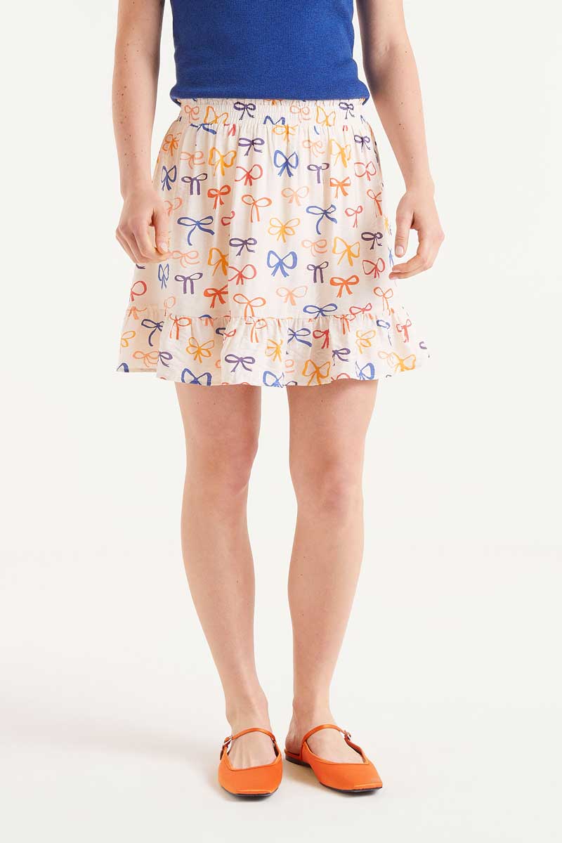 COMPANIA FANTASTICA Bow print Short skirt Κοντή φούστα σε ανάλαφρο κρεπ ύφασμα με τύπωμα φιόγκου. Με ψηλή ελαστική μέση. Λεπτομέρεια βολάν στο κάτω μέρος και φόδρα. 85% Βισκόζ 15% Πολυαμίδιο. Φόδρα 100% βισκόζ. Δωρεάν αποστολή σε όλη την Ελλάδα σε 1-3 ημέρες. Διαθέσιμο και στο φυσικό μας κατάστημα, YELLOW BUTTON Χρεμωνίδου & Δαμάρεως 61 Παγκράτι.