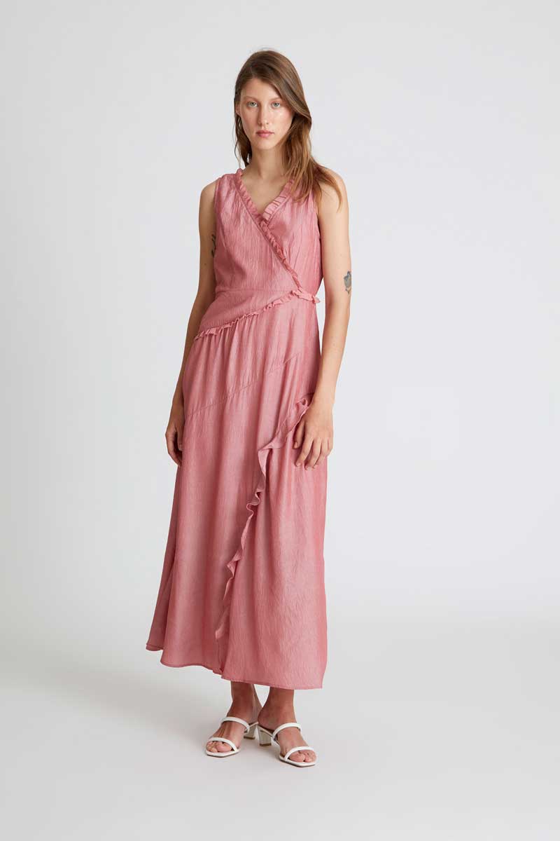 COMPANIA FANTASTICA Pink long dress Μακρύ ροζ αμάνικο φόρεμα. Με λαιμόκοψη V και σχέδιο με βολάν. 45% Βισκόζ 55% Polyester. Φόδρα 100% Βισκόζ Αποστολή σε όλη την Ελλάδα σε 1-3 ημέρες. Διαθέσιμο και στο φυσικό μας κατάστημα YELLOW BUTTON Χρεμωνίδου & Δαμάρεως 61 Παγκράτι.