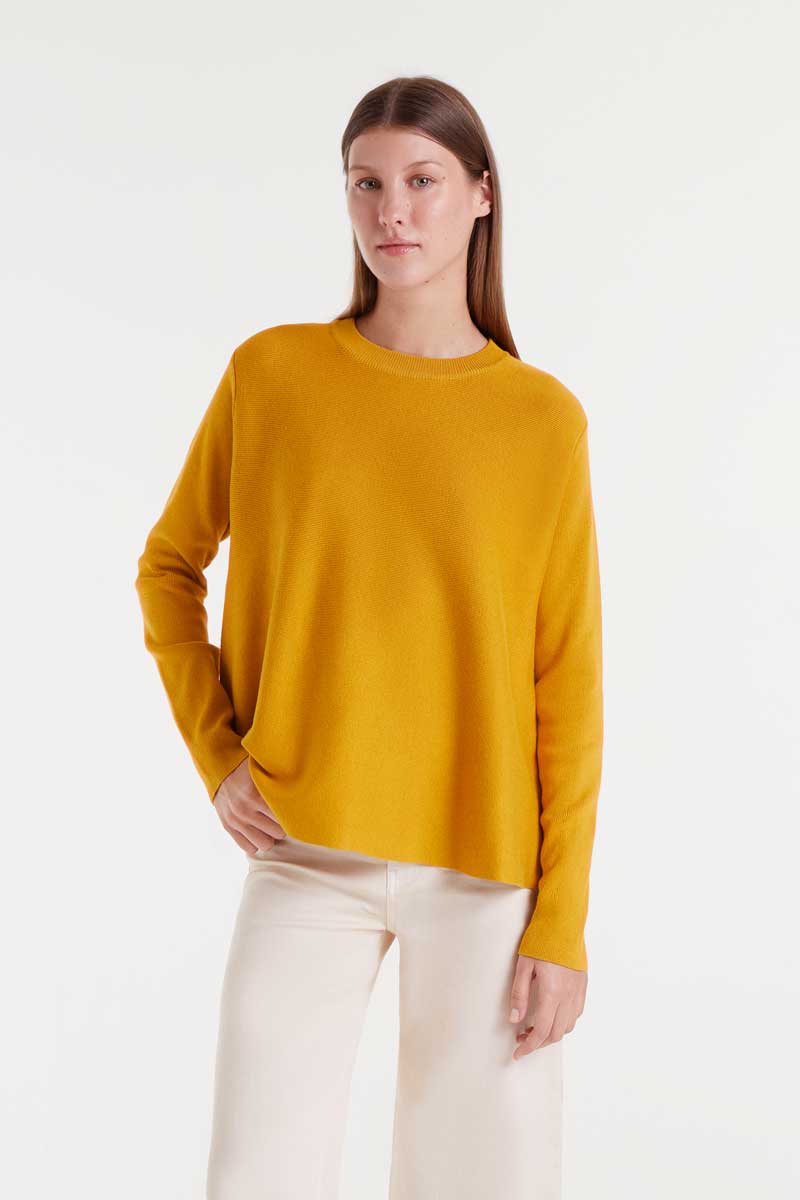 COMPANIA FANTASTICA Yellow packaged knit sweater Κίτρινο πλεκτό πουλόβερ με στρογγυλή λαιμόκοψη και μακριά μανίκια. 70% Βισκόζ 30% Βαμβάκι Το μοντέλο έχει ύψος 178 εκ. και φοράει μέγεθος S. Αποστολή σε όλη την Ελλάδα σε 1-3 ημέρες. Διαθέσιμο και στο φυσικό μας κατάστημα YELLOW BUTTON Χρεμωνίδου & Δαμάρεως 61 Παγκράτι.