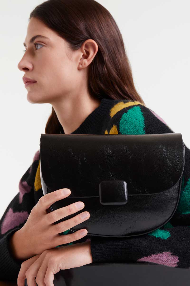 COMPANIA FANTASTICA Black faux leather shoulder bag Μαύρη τσάντα ώμου από συνθετικό δέρμα με μαγνητικό κλείσιμο και εσωτερική τσέπη. Κοντό χερούλι. Αποστολή σε όλη την Ελλάδα σε 1-3 ημέρες. Διαθέσιμο και στο φυσικό μας κατάστημα YELLOW BUTTON Χρεμωνίδου & Δαμάρεως 61 Παγκράτι.