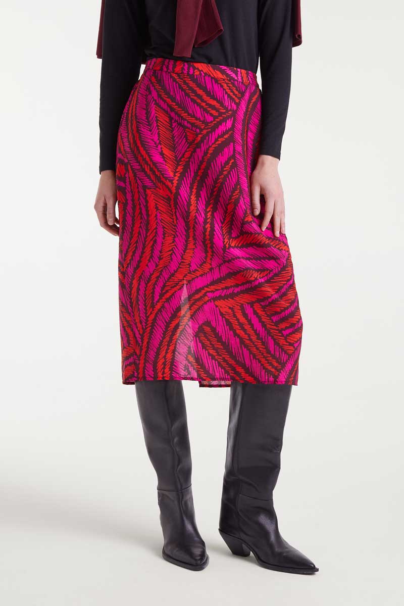 COMPANIA FANTASTICA Lightweight crepe midi skirt with Fedora print Μίντι φούστα από ελαφρύ κρεπ ύφασμα με τύπωμα Fedora. Ψηλόμεσο με λάστιχο στη μέση στο πίσω μέρος. Ελαφρύ σκίσιμο πίσω. Το μοντέλο έχει ύψος 1.77 και φοράει μέγεθος S. 85% Βισκόζ 15% Πολυαμίδιο Αποστολή σε όλη την Ελλάδα σε 1-3 ημέρες. Διαθέσιμο και στο φυσικό μας κατάστημα YELLOW BUTTON Χρεμωνίδου & Δαμάρεως 61 Παγκράτι.