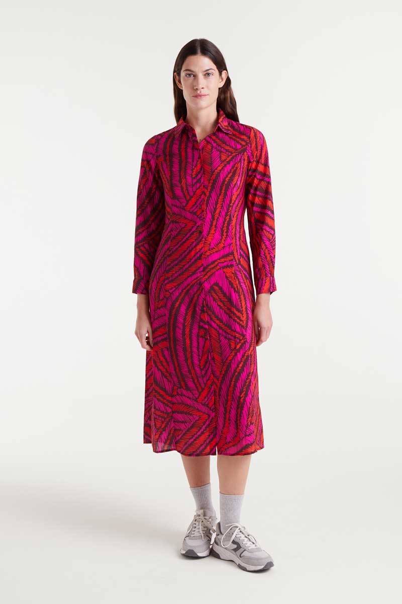 COMPANIA FANTASTICA Lightweight crepe midi dress with Fedora print Μίντι φόρεμα από ελαφρύ κρεπ ύφασμα με τύπωμα fedora. Γιακάς με πέτο, μακριά μανίκια με κουμπιά, κλείσιμο με κουμπιά μπροστά και ρυθμιζόμενη μέση με κορδόνι στο πίσω μέρος. Πλαϊνές τσέπες. Το μοντέλο έχει ύψος 1.77 και φοράει μέγεθος S. 85% Βισκόζ 15% Πολυαμίδιο Αποστολή σε όλη την Ελλάδα σε 1-3 ημέρες. Διαθέσιμο και στο φυσικό μας κατάστημα YELLOW BUTTON Χρεμωνίδου & Δαμάρεως 61 Παγκράτι.