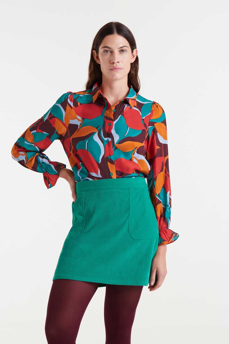 COMPANIA FANTASTICA Ponziana print lightweight crepe shirt Ελαφρύ κρεπ πουκάμισο με τύπωμα Ponziana. Πέτο γιακάς, μακριά μανίκια και ελαστικές μανσέτες με βολάν. Κλείσιμο με πράσινα κουμπιά μπροστά. Το μοντέλο έχει ύψος 1.77 και φοράει μέγεθος S. 85% Βισκόζ 15% Πολυαμίδιο Αποστολή σε όλη την Ελλάδα σε 1-3 ημέρες. Διαθέσιμο και στο φυσικό μας κατάστημα YELLOW BUTTON Χρεμωνίδου & Δαμάρεως 61 Παγκράτι.