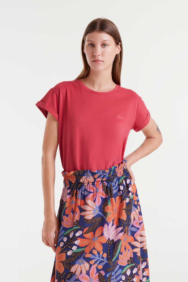 COMPANIA FANTASTICA cotton red T-shirt Κόκκινο T-Shirt από 100% βαμβάκι με στρογγυλή λαιμόκοψη και κοντά, σηκωμένα μανίκια Το μοντέλο έχει ύψος 1.77 και φοράει μέγεθος S. 100% Βαμβάκι Αποστολή σε όλη την Ελλάδα σε 1-3 ημέρες. Διαθέσιμο και στο φυσικό μας κατάστημα YELLOW BUTTON Χρεμωνίδου & Δαμάρεως 61 Παγκράτι.