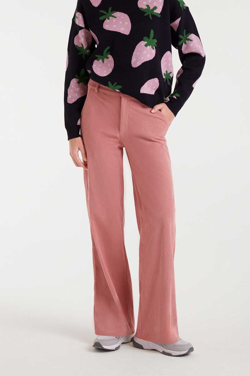 COMPANIA FANTASTICA Pink corduroy pants Ροζ ψηλόμεσο κοτλέ παντελόνι σε ίσια γραμμή. Κλείσιμο με φερμουάρ και μεταλλικά κουμπιά μπροστά. Πλαϊνές τσέπες. 100% Πολυέστερ Αποστολή σε όλη την Ελλάδα σε 1-3 ημέρες. Διαθέσιμο και στο φυσικό μας κατάστημα YELLOW BUTTON Χρεμωνίδου & Δαμάρεως 61 Παγκράτι.