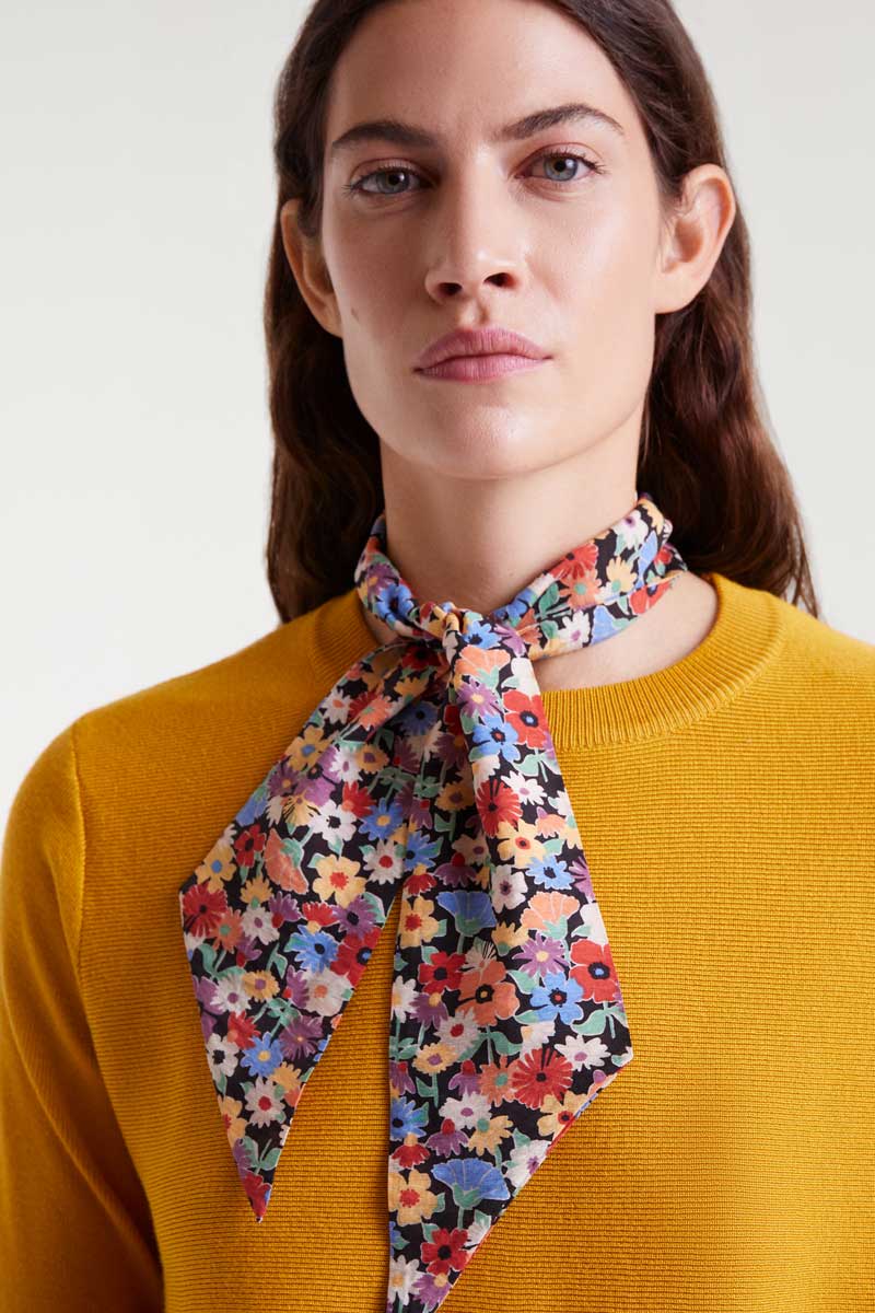 COMPANIA FANTASTICA Hampton Small Print Lightweight Crepe Scarf Ελαφρύ κρεπ κασκόλ με τύπωμα Hampton. Αποστολή σε όλη την Ελλάδα σε 1-3 ημέρες. Διαθέσιμο και στο φυσικό μας κατάστημα YELLOW BUTTON Χρεμωνίδου & Δαμάρεως 61 Παγκράτι.