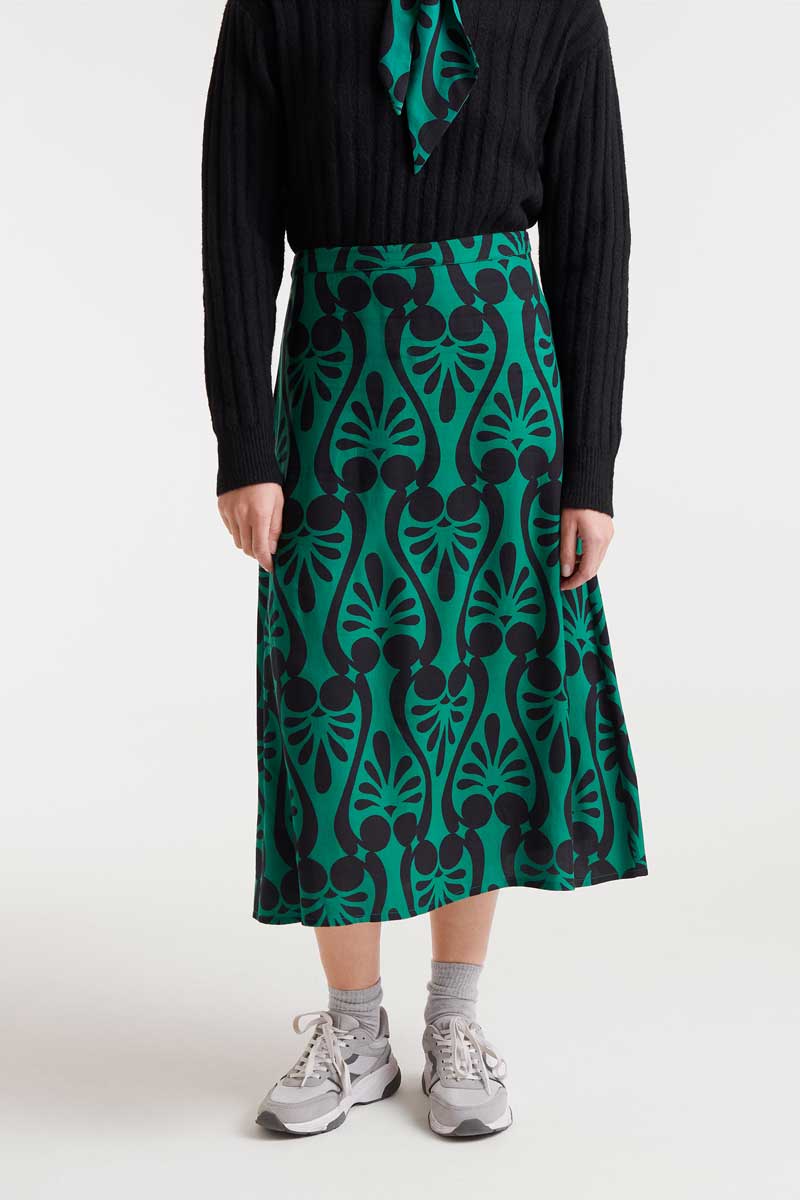 COMPANIA FANTASTICA Baroque print midi skirt Μίντι φούστα με μπαρόκ τύπωμα. Ψηλόμεση, σταθερή ζώνη. Κλείσιμο με κρυφό φερμουάρ στο πλάι. Το μοντέλο έχει ύψος 1.77 και φοράει μέγεθος S. 100% Βισκόζ Αποστολή σε όλη την Ελλάδα σε 1-3 ημέρες. Διαθέσιμο και στο φυσικό μας κατάστημα YELLOW BUTTON Χρεμωνίδου & Δαμάρεως 61 Παγκράτι.