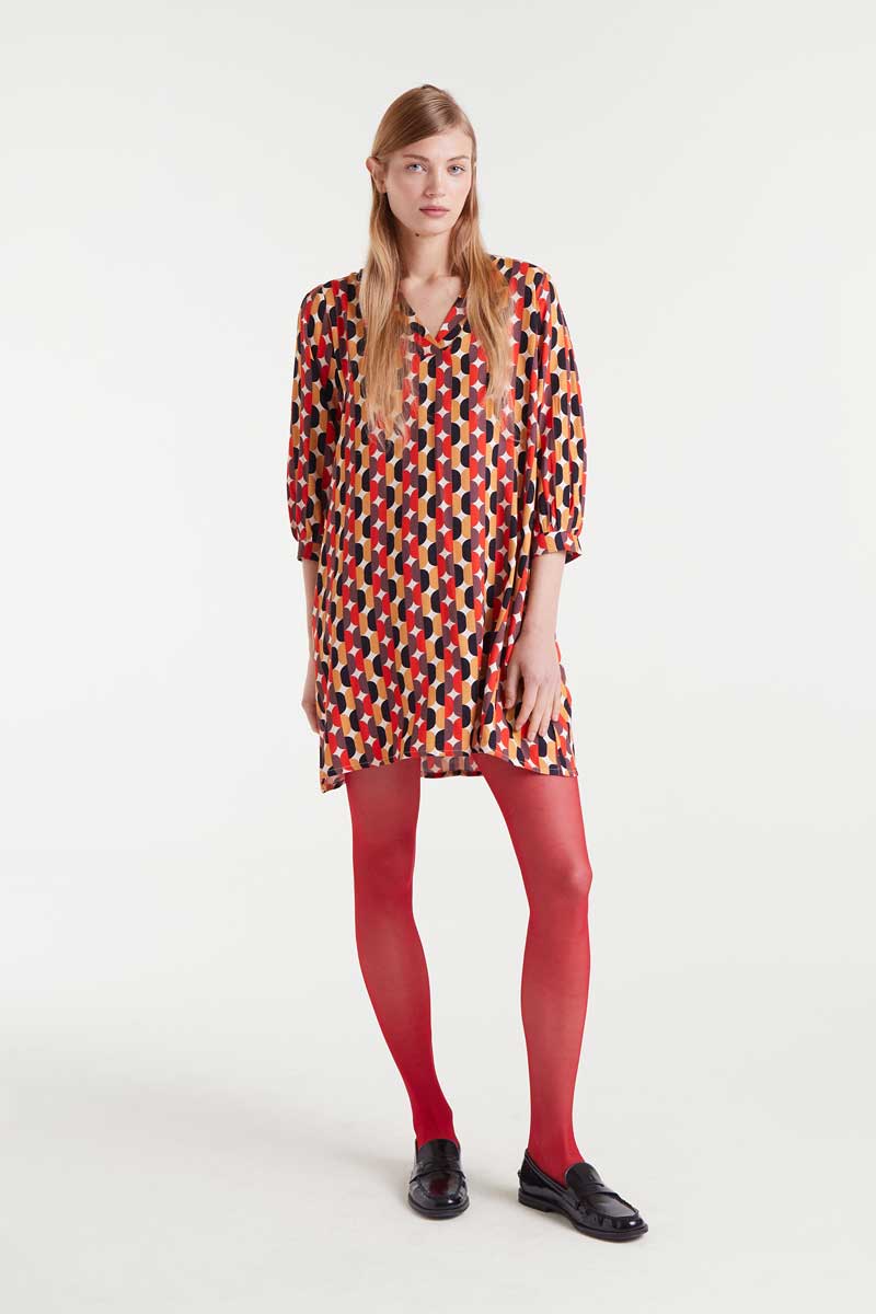 COMPANIA FANTASTICA Link print short dress Κοντό φόρεμα με τύπωμα Link. Με V γιακά και μανίκια 3/4 με μανσέτα στο τελείωμα. Το μοντέλο έχει ύψος 1.77 και φοράει μέγεθος S. 100% Βισκόζ Αποστολή σε όλη την Ελλάδα σε 1-3 ημέρες. Διαθέσιμο και στο φυσικό μας κατάστημα YELLOW BUTTON Χρεμωνίδου & Δαμάρεως 61 Παγκράτι.