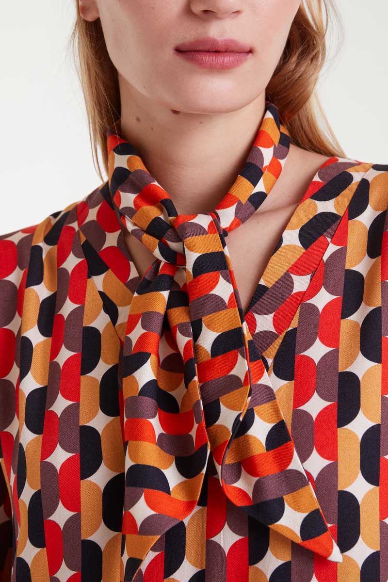 COMPANIA FANTASTICA Lightweight crepe scarf with Link print Ελαφρύ κρεπ κασκόλ με τύπωμα Link. Αποστολή σε όλη την Ελλάδα σε 1-3 ημέρες. Διαθέσιμο και στο φυσικό μας κατάστημα YELLOW BUTTON Χρεμωνίδου & Δαμάρεως 61 Παγκράτι.