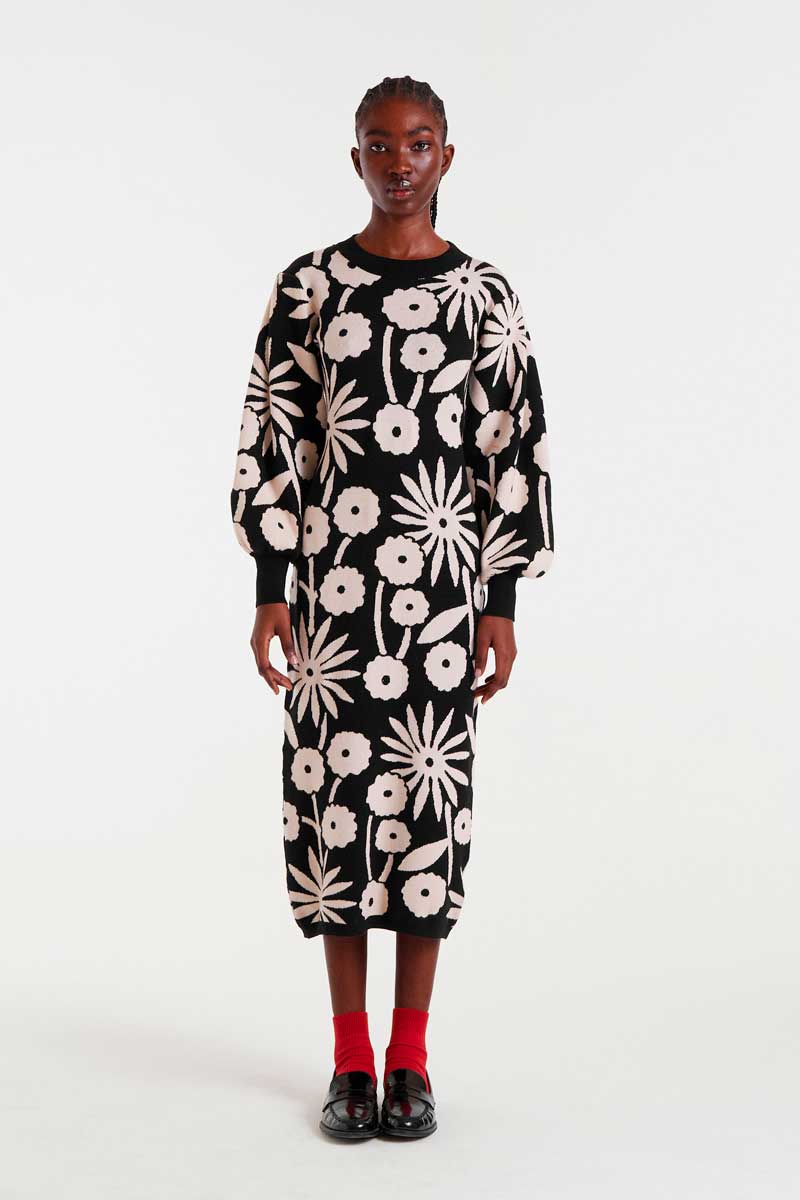 COMPANIA FANTASTICA Tofu print jacquard midi dress Φόρεμα μίντι με ζακάρ στάμπα με τόφου. Στρογγυλή λαιμόκοψη και μακριά φουσκωτά μανίκια. Ριπ λεπτομέρειες. 58% Ακρυλικό 27% Βισκόζ 15% Πολυαμίδιο Το μοντέλο έχει ύψος 178 εκ. και φοράει μέγεθος S. Αποστολή σε όλη την Ελλάδα σε 1-3 ημέρες. Διαθέσιμο και στο φυσικό μας κατάστημα YELLOW BUTTON Χρεμωνίδου & Δαμάρεως 61 Παγκράτι.