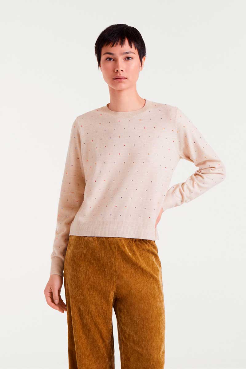COMPANIA FANTASTICA Beige fine knit sweater with multi-colored details Πουλόβερ μπεζ με λεπτή πλέξη και απαλή υφή. Με στρογγυλή λαιμόκοψη και μακριά μανίκια. Μίνιμαλ πολύχρωμες απλικέ με γκλίτερ. Ριμπ τελείωμα. 50% Πολυέστερ 50% Ακρυλικό Το μοντέλο έχει ύψος 177 εκ. και φοράει μέγεθος S. Αποστολή σε όλη την Ελλάδα σε 1-3 ημέρες. Διαθέσιμο και στο φυσικό μας κατάστημα YELLOW BUTTON Χρεμωνίδου & Δαμάρεως 61 Παγκράτι.