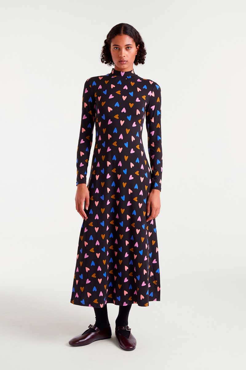 COMPANIA FANTASTICA Long dress with Potpourri print Μακρύ φόρεμα με πλεκτό ύφασμα με τύπωμα ποτ πουρί. Mock λαιμόκοψη και μακριά μανίκια. Ελαφρύ σκίσιμο στο πλάι. 95% Πολυέστερ 5% Ελαστάν Το μοντέλο έχει ύψος 177 εκ. και φοράει μέγεθος S. Αποστολή σε όλη την Ελλάδα σε 1-3 ημέρες. Διαθέσιμο και στο φυσικό μας κατάστημα YELLOW BUTTON Χρεμωνίδου & Δαμάρεως 61 Παγκράτι.