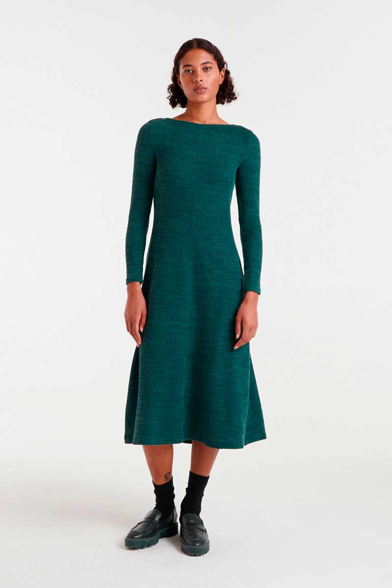COMPANIA FANTASTICA Green ribbed knit midi dress Πράσινο μίντι φόρεμα με ριμπ ύφανση, ανοιχτή λαιμόκοψη και μακριά μανίκια. 94% Πολυέστερ 6% Ελαστάν Το μοντέλο έχει ύψος 177 εκ. και φοράει μέγεθος S. Αποστολή σε όλη την Ελλάδα σε 1-3 ημέρες. Διαθέσιμο και στο φυσικό μας κατάστημα YELLOW BUTTON Χρεμωνίδου & Δαμάρεως 61 Παγκράτι.
