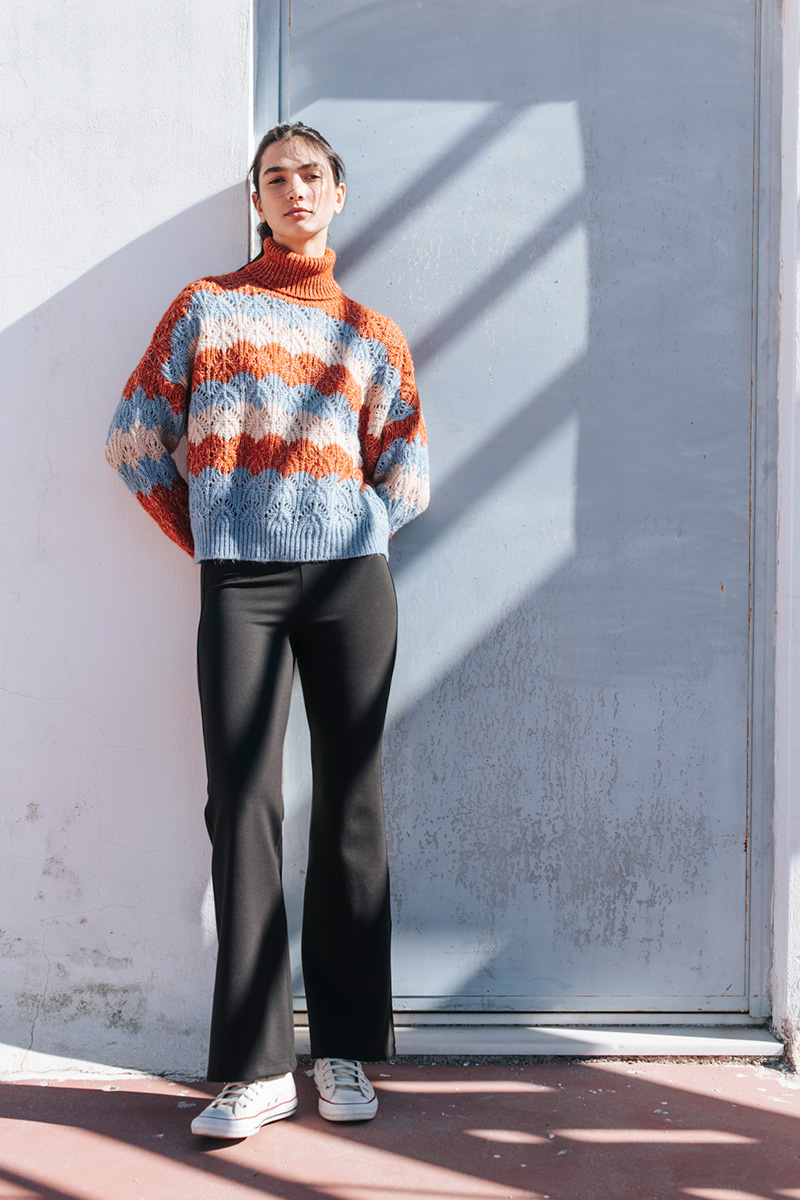 Παντελόνι καμπάνα BADILA Παντελόνι καμπάνα με λάστιχο στη μέση. Σύνθεση : Βισκόζ 50% Πολυαμίντ 43% Ελαστάν 7% Οδηγίες Πλυσίματος : Πλύσιμο στους 30°C από την ανάποδη. Στέγνωμα από την ανάποδη. Όχι στεγνωτήριο. Συνιστάται σιδέρωμα. Μέγεθος Μοντέλου : S Τα ρούχα BADILA σχεδιάζονται και ράβονται στην Ελλάδα από το 1989. Αποστολή σε όλη την Ελλάδα σε 1-3 ημέρες. Διαθέσιμο και στα φυσικά μας καταστήματα YELLOW BUTTON Χρεμωνίδου & Δαμάρεως 61 Παγκράτι Γρ. Αυξεντίου 122 Ιλίσια