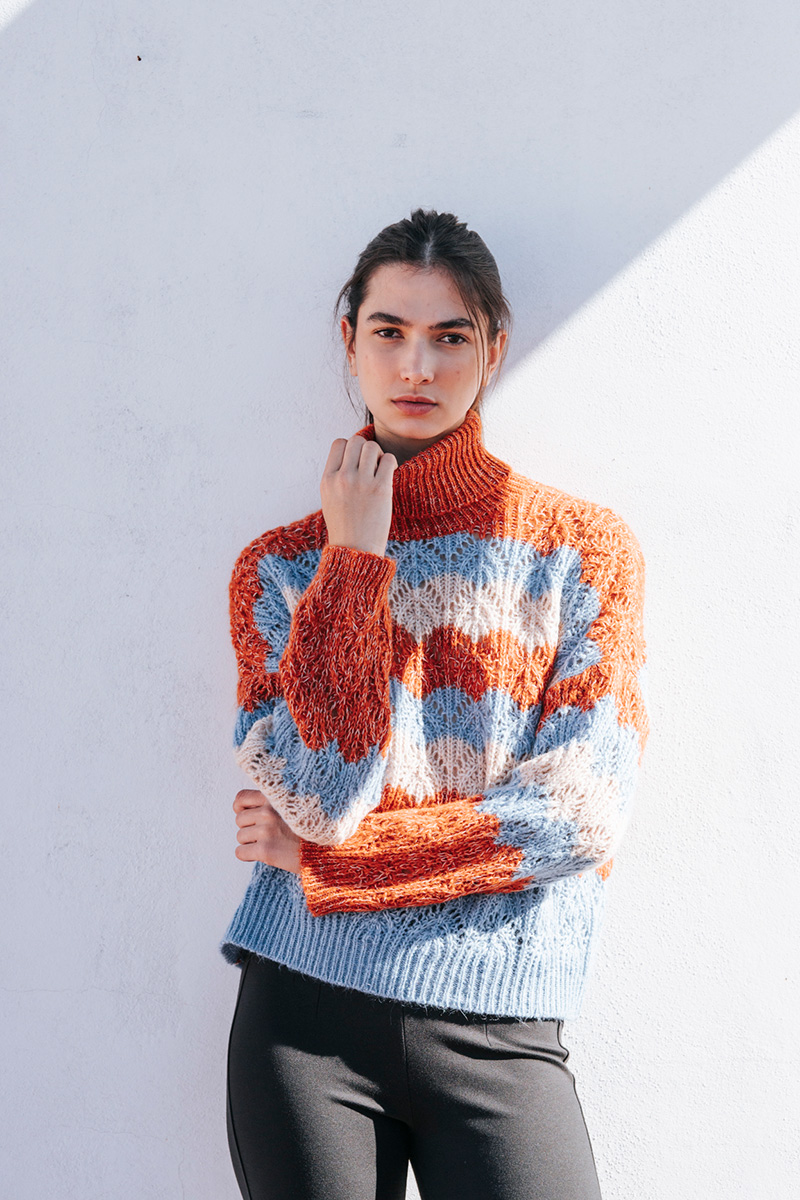 Διάτρητο πουλόβερ BADILA Πλεκτό πουλόβερ ζιβάγκο με διάτρητα σχέδια. Σύνθεση : Ακρυλικό 60% Μοχέρ 15% Νάυλον 15% Μαλλί 5% Αλπακά 3% Οδηγίες Πλυσίματος : Πλύσιμο στο χέρι με κρύο νερό. Μέγεθος Μοντέλου : ΟS Τα ρούχα BADILA σχεδιάζονται και ράβονται στην Ελλάδα από το 1989. Αποστολή σε όλη την Ελλάδα σε 1-3 ημέρες. Διαθέσιμο και στα φυσικά μας καταστήματα YELLOW BUTTON Χρεμωνίδου & Δαμάρεως 61 Παγκράτι Γρ. Αυξεντίου 122 Ιλίσια