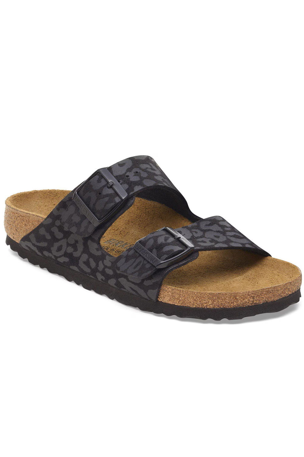 BIRKENSTOCK ARIZONA BS Leo Black Το BIRKENSTOCK Arizona είναι ένα γνήσιο κλασικό σανδάλι που ενθουσιάζει τόσο τους άνδρες όσο και τις γυναίκες εδώ και δεκαετίες. Αυτό το απλό σανδάλι με δύο λουράκια αντιπροσωπεύει τον διαχρονικό σχεδιασμό και έχει από καιρό διατηρήσει την λατρεία του χάρη στον παράγοντα άνεσής του. Αυτή η έκδοση διαθέτει μια διακριτική λεοπάρ εμφάνιση. Το πάνω μέρος είναι κατασκευασμένο από ένα φιλικό προς το δέρμα συνθετικό υλικό με βελούδινη αίσθηση. Ανατομικά διαμορφωμένος δερμάτινος πάτος από φελλό-λάτεξ Slim Fit Επάνω μέρος: συνθετικό υλικό Επένδυση πάτου: σουέτ Σόλα: EVA Λεπτομέρειες: δύο λουράκια, το καθένα με ατομικά ρυθμιζόμενη μεταλλική αγκράφα Κατασκευασμένο στη Γερμανία Δωρεάν αποστολή σε όλη την Ελλάδα σε 1-3 ημέρες. Διαθέσιμο επίσης στα φυσικά μας καταστήματα YELLOW BUTTON Χρεμωνίδου & Δαμάρεως 61 Παγκράτι Γρ. Αυξεντίου 122 Άνω Ιλίσια