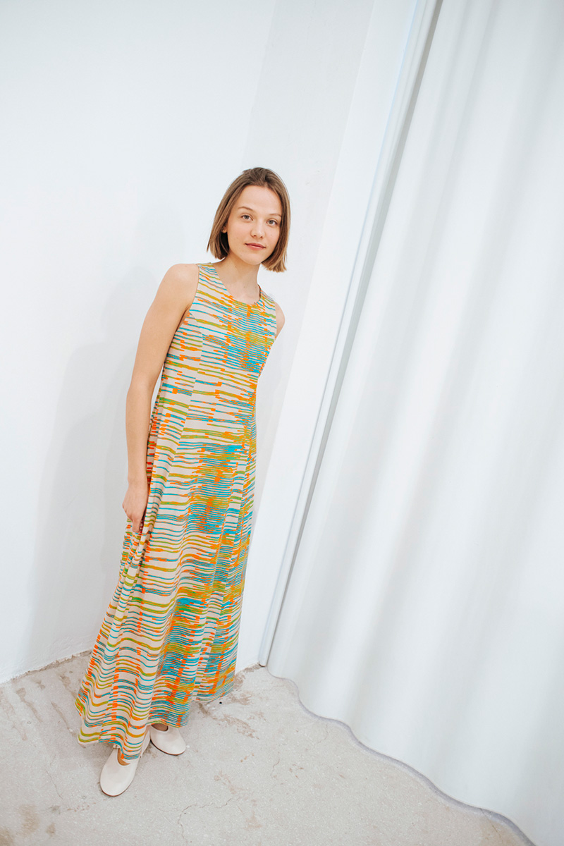 Αμάνικο μίντι φόρεμα εμπριμέ BADILA  με στρογγυλή λαιμόκοψη, από οργανικό βαμβάκι. Σύνθεση : Οργανικό Βαμβάκι 100% Πλύσιμο στους 30°C από την ανάποδη. Στέγνωμα από την ανάποδη. Όχι στεγνωτήριο. Μέγεθος Μοντέλου : S Τα ρούχα BADILA σχεδιάζονται και ράβονται στην Ελλάδα από το 1989. Αποστολή σε όλη την Ελλάδα σε 1-3 ημέρες. Διαθέσιμο και στα φυσικά μας καταστήματα YELLOW BUTTON Χρεμωνίδου & Δαμάρεως 61 Παγκράτι Γρ. Αυξεντίου 122 Ιλίσια