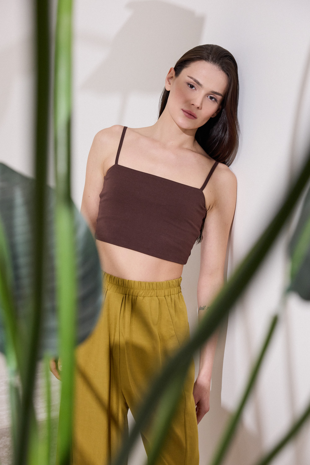 Μπουστάκι από 100% βαμβάκι σε jersey ύφασμα, με τιραντάκι ρυθμιζόμενο για άνετη εφαρμογή και σφηκοφωλιά στο πίσω μέρος που αγκαλιάζει τη σιλουέτα. Η κομψή, minimal γραμμή προσφέρει σύγχρονη, relaxed αισθητική, ιδανική για layering ή standalone statement look. “Αυτό το προϊόν έχει φτιαχτεί με αγάπη και σεβασμό στο περιβάλλον χρησιμοποιώντας φυσικές ίνες.” 95% Βαμβάκι-5% Ελαστάν Το μοντέλο φοράει μέγεθος S. Τα ρούχα Namaste σχεδιάζονται και ράβονται στην Ελλάδα. Δωρεάν αποστολή σε 1-3 μέρες σε όλη την Ελλάδα. Διαθέσιμο και στα φυσικά καταστήματα YELLOW BUTTON Χρεμωνίδου & Δαμάρεως 61 Παγκράτι