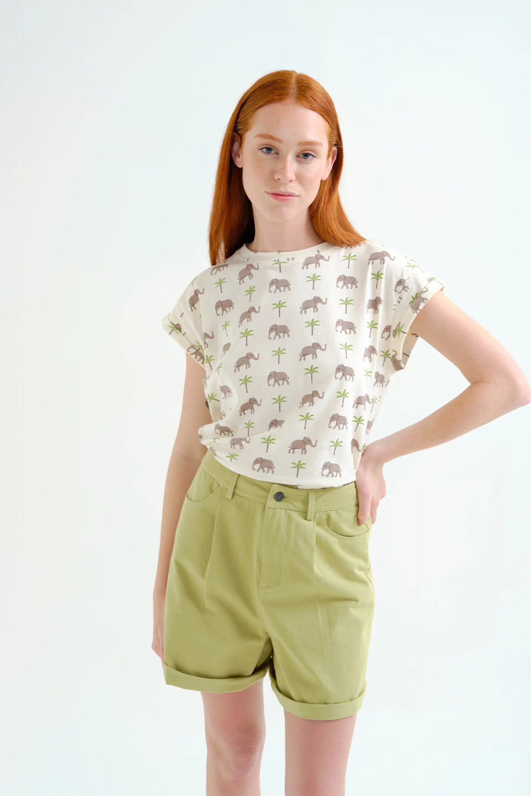 Elephant print T-Shirt COMPANIA FANTASTICA Βάλτε τον κωδικό COMPANIA στο κουπόνι και κερδίστε 10% έκπτωση! Μπλούζα από 100% βαμβάκι με elephant print. Στρογγυλή λαιμόκοψη και κοντά μανίκια. Το μοντέλο έχει ύψος 175 εκ. και φοράει μέγεθος S. 100% Βαμβάκι Πλένεται στο πλυντήριο με κρύο νερό, όχι στεγνωτήριο, στέγνωμα στην σκιά, σιδερώνεται σε μέγιστη θερμοκρασία 110°C Αποστολή σε όλη την Ελλάδα σε 1-3 ημέρες. Διαθέσιμο και στα φυσικά μας κατάστηματα YELLOW BUTTON Χρεμωνίδου & Δαμάρεως 61 Παγκράτι. Γρηγορίου Αυξεντίου 122 Άνω Ιλίσια