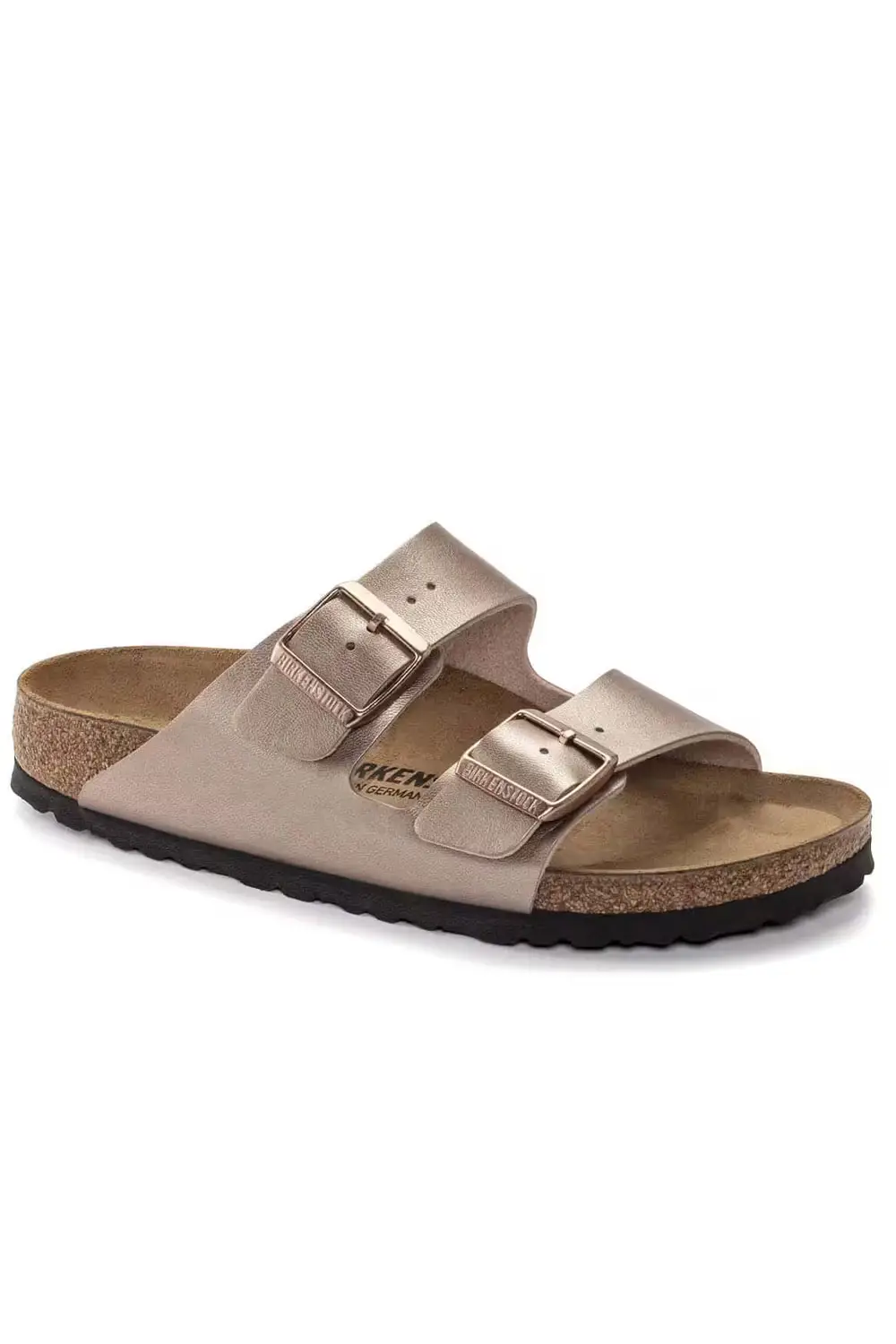 Το BIRKENSTOCK Arizona είναι ένα γνήσιο κλασικό σανδάλι που ενθουσιάζει τόσο τους άνδρες όσο και τις γυναίκες εδώ και δεκαετίες. Αυτό το απλό σανδάλι με δύο λουράκια αντιπροσωπεύει τον διαχρονικό σχεδιασμό και έχει από καιρό διατηρήσει την λατρεία του χάρη στον παράγοντα άνεσής του. Αυτή η έκδοση διαθέτει μια διακριτική Copper εμφάνιση. Το πάνω μέρος είναι κατασκευασμένο από ένα φιλικό προς το δέρμα συνθετικό υλικό με βελούδινη αίσθηση. Ανατομικά διαμορφωμένος δερμάτινος πάτος από φελλό-λάτεξ Slim Fit Επάνω μέρος: συνθετικό υλικό Επένδυση πάτου: σουέτ Σόλα: EVA Λεπτομέρειες: δύο λουράκια, το καθένα με ατομικά ρυθμιζόμενη μεταλλική αγκράφα Κατασκευασμένο στη Γερμανία Δωρεάν αποστολή σε όλη την Ελλάδα σε 1-3 ημέρες. Διαθέσιμο επίσης στα φυσικά μας καταστήματα YELLOW BUTTON Χρεμωνίδου & Δαμάρεως 61 Παγκράτι Γρ. Αυξεντίου 122 Άνω Ιλίσια