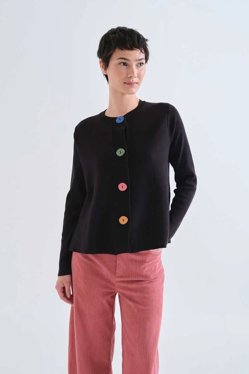 Black cardigan with large multicolor buttons COMPANIA FANTASTICA Μαύρη πλεκτή ζακέτα. Στρογγυλή λαιμόκοψη και μακριά μανίκια. Κλείσιμο μπροστά με μεγάλα πολύχρωμα κουμπιά. Ριμπ τελειώματα. Το μοντέλο έχει ύψος 177 εκ. και φοράει μέγεθος S. 70% Viscose 30% Cotton Πλένεται στο πλυντήριο με κρύο νερό, όχι στεγνωτήριο, στέγνωμα στην σκιά, σιδερώνεται σε μέγιστη θερμοκρασία 110°C Αποστολή σε όλη την Ελλάδα σε 1-3 ημέρες. Διαθέσιμο και στα φυσικά μας κατάστηματα YELLOW BUTTON                                        Χρεμωνίδου & Δαμάρεως 61 Παγκράτι.