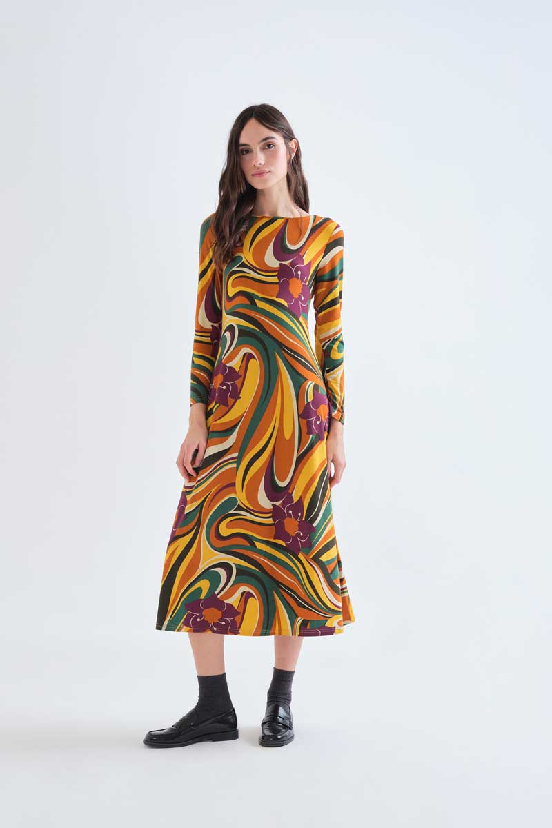 Rivera print midi dress COMPANIA FANTASTICA Jersey μίντι φόρεμα με Rivera print και στρογγυλή λαιμόκοψη με μακριά μανίκια. Το μοντέλο έχει ύψος 177 εκ. και φοράει μέγεθος S. 95% Polyester 5% Elastane Πλύσιμο στο πλυντήριο με κρύο νερό, απαγορεύεται η χρήση λευκαντικού, απαγορεύεται το στέγνωμα σε στεγνωτήριο, κρεμάστε το για στέγνωμα στη σκιά, απαγορεύεται το σιδέρωμα, πλύνετε με παρόμοια χρώματα. Αποστολή σε όλη την Ελλάδα σε 1-3 ημέρες. Διαθέσιμο και στα φυσικά μας κατάστηματα YELLOW BUTTON Χρεμωνίδου & Δαμάρεως 61 Παγκράτι.