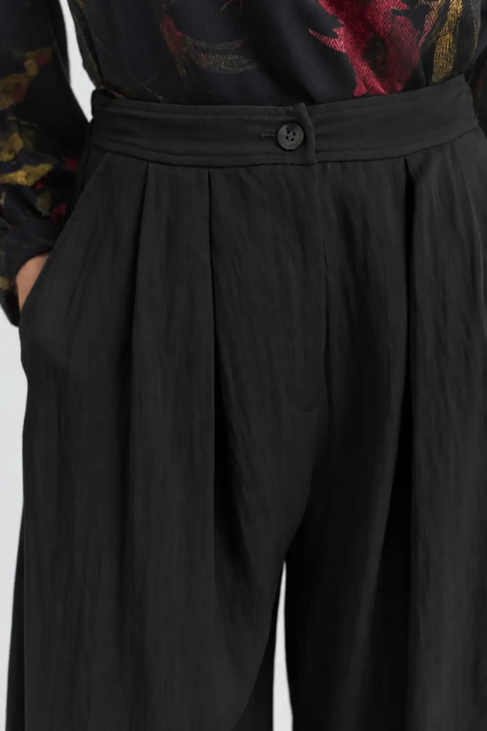 WW0126028-BLACK-2-1000x1500