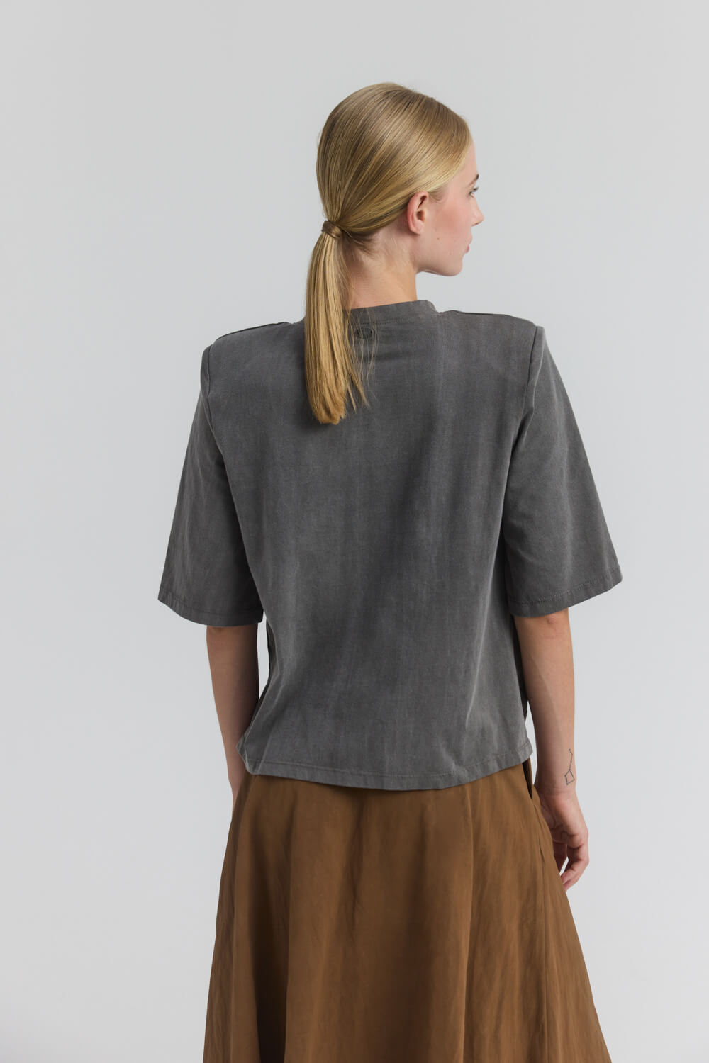 WW0726033-GREY-3-1000x1500