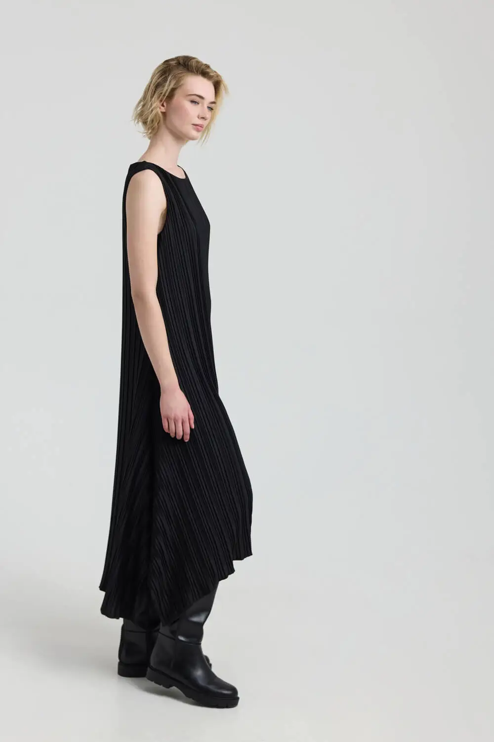 WW0826022-BLACK-2-1000x1500
