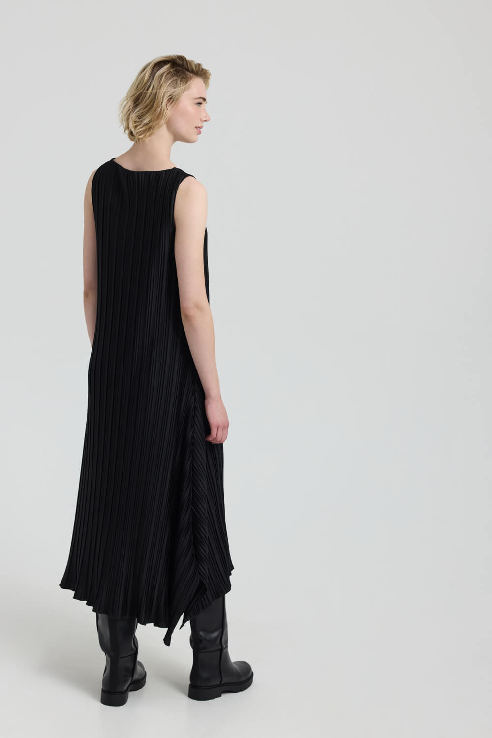 WW0826022-BLACK-3-1000x1500